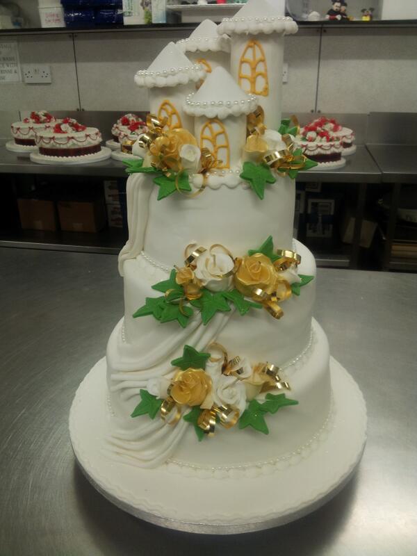 BOEWeddings's tweet photo. every princess needs her castle #boeweddings #weddingcake #personalisedcake only 3 days notice required!:) http://t.co/iAIhWRKRib