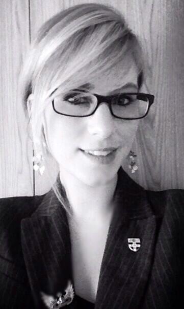 calamitypaine's tweet photo. Hallo twitter :) super happy times here! I hope everyone is feeling awesome too xx #tryingToLookSmart http://t.co/xtOEzMjTPY