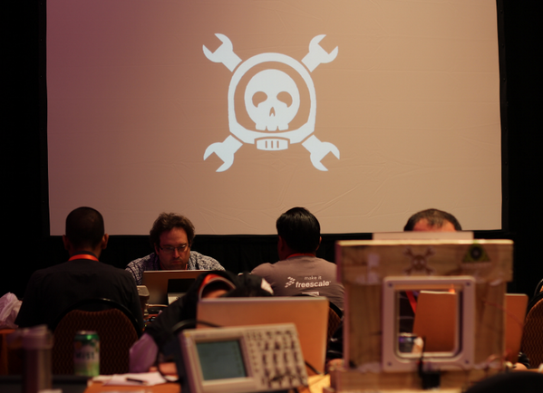 randomwalks's tweet photo. @hackaday lab T-00:02:00 #FTF2014 http://t.co/dlfNdOM00C