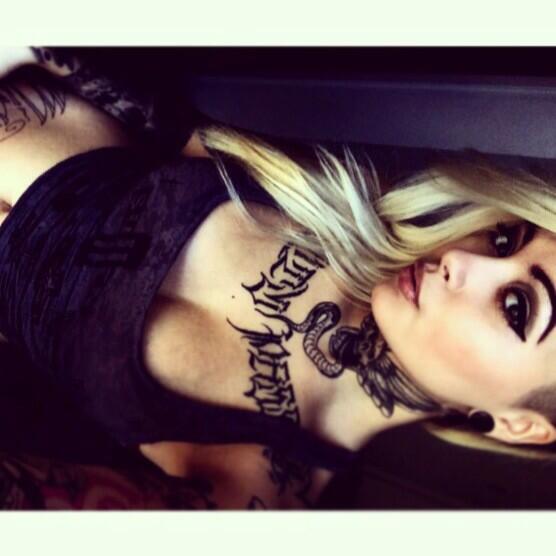 gypsyroseink's tweet photo. #filthyfresh #shavedheadsofamerica #gypsyroseink #TattooedBabes http://t.co/4rLQ92dq8v