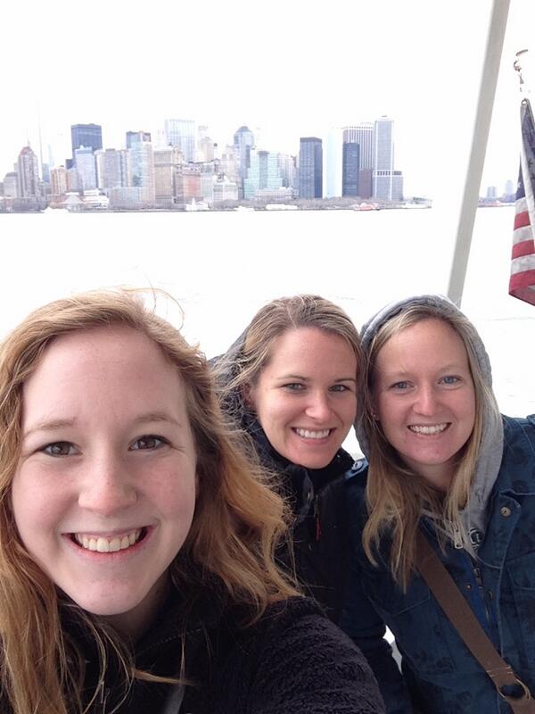 Cassie__Fischer's tweet photo. #NationalSiblingsDay 💋👭 http://t.co/1PjdCcqRGr