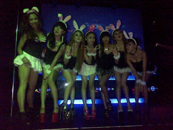 Now the El'Famo$ models <a href="/Corner_Club/">Corner Club Manado</a>, they are the Sexy Bunnies of the night. Cc : <a href="/DJNezz_Corner/">Deejay Nezz(Anez)</a>