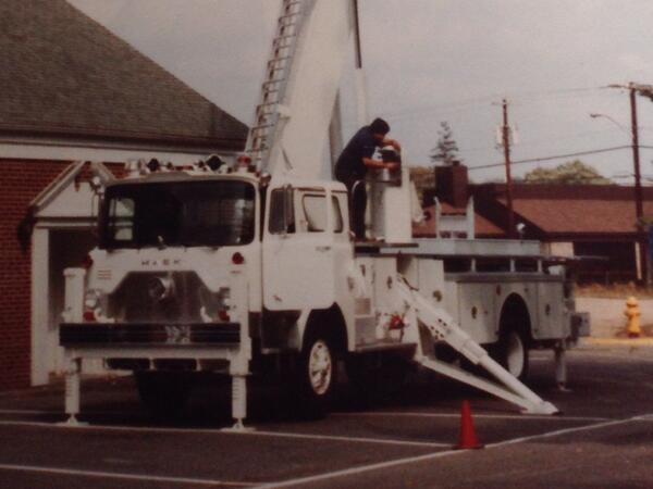 BelltownFire's tweet image. Mid 80s, Belltown takes delivery of a refurbished Mack tower ladder, a former FDNY truck. #tbt #mack #aerialscope
