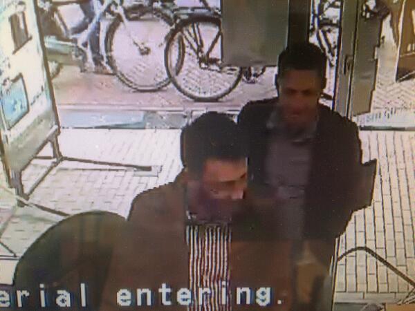 DiteQ_Europe's tweet image. Wie herkent deze mannen op de foto.
Vergeten een notebook te betalen...