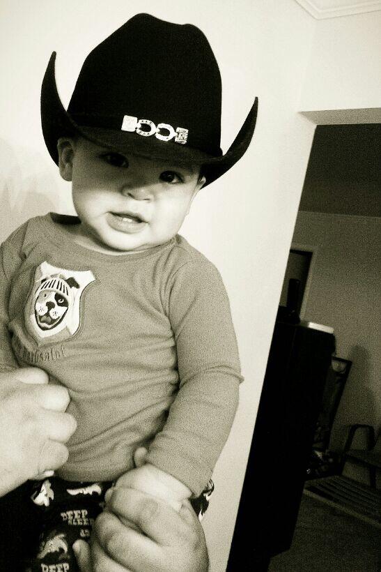 SLP_Perez's tweet photo. Gotta Start Them Off Young ! #BabyNephew #Vaquero #SanLuisPotosi #AMiMeGustaBailarNorteñas http://t.co/PuEgitu79T