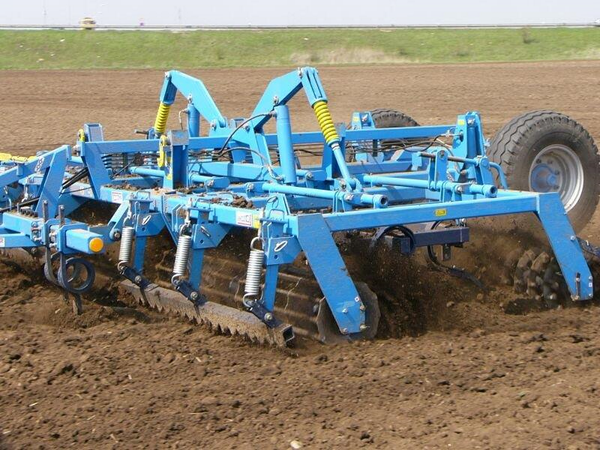 FarmstorePlant's tweet photo. Morgen &amp; zaterdag demo met Farmet machines in Dirksland, in samenwerking met Case &amp; Steyer tractoren. #grondbewerking http://t.co/U4iLEJuCdT