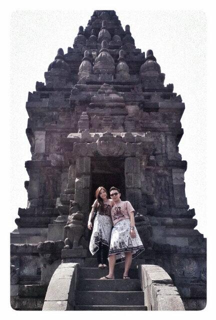 SondraLalaa's tweet photo. Ke candi prambanan lagi yuukkk panas panasan @rangga_dimaz ƪ(▿‾┐)(┌‾▿)ʃ ayeee... http://t.co/0JR8eXvhBA