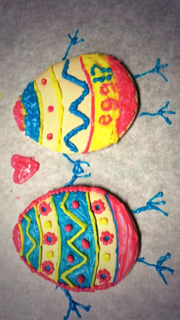 erikalashbrook's tweet image. Decorating Easter cookies :) #Easter #finals #notstudying