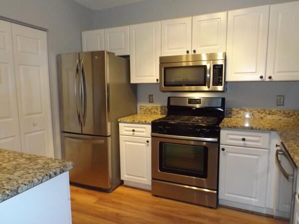 HannahMoves's tweet photo. I've got several great #Ashburn #rentals @AshburnPatch nicely updated 2 bedroom condo on Beechwood Ter. $1,650/mo. http://t.co/CXe41JbvCL