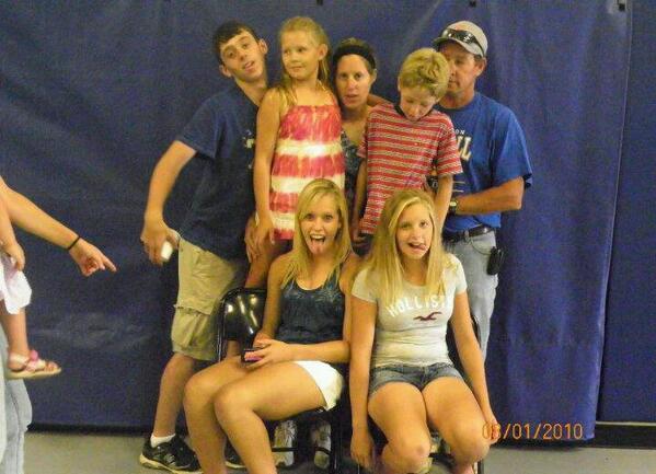 chor_sarah's tweet photo. We can never take a good picture.. #NationalSiblingsDay http://t.co/FD8LgiKN6Y