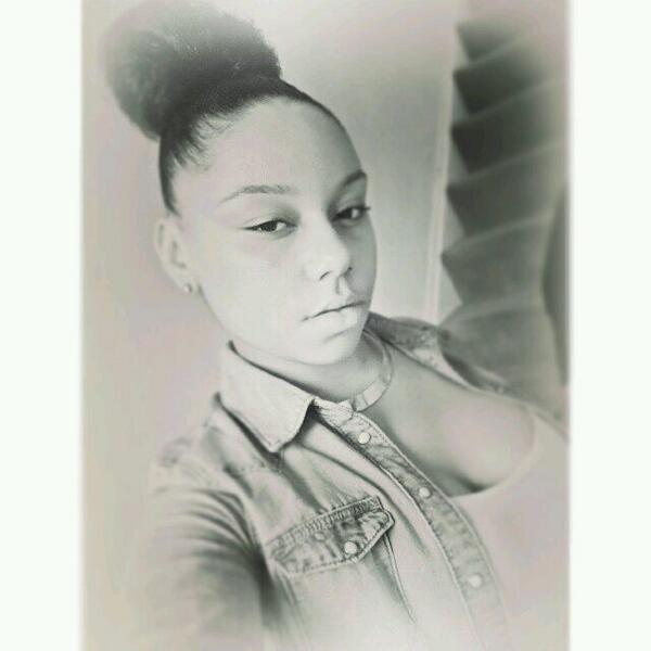 _officialpariss's tweet photo. from eight, until late. i think bout you💭💫 http://t.co/WH8ZDnN4LP