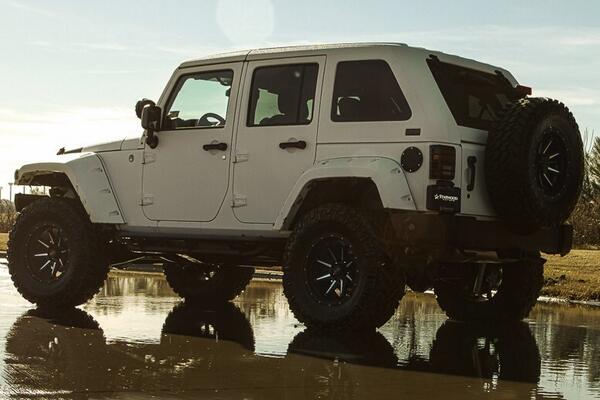 LiftedOffRoad's tweet photo. Introducing the Sunroof #Fastback top. What do you think? #lifted #offroad #jeep #wrangler http://t.co/93gKdYgG8l