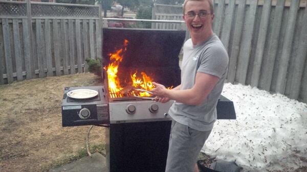 TheDerivative's tweet image. "Turn it off!" "No im searing" #foodexperiments #roommatescantcook