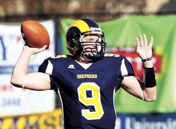 b_mariners's tweet image. @b_mariners QB @Oh_U_Clancy_Huh slinging it back in the day for @ShepherdRamsFB #tbt #RamNation #BaltimoreMariners