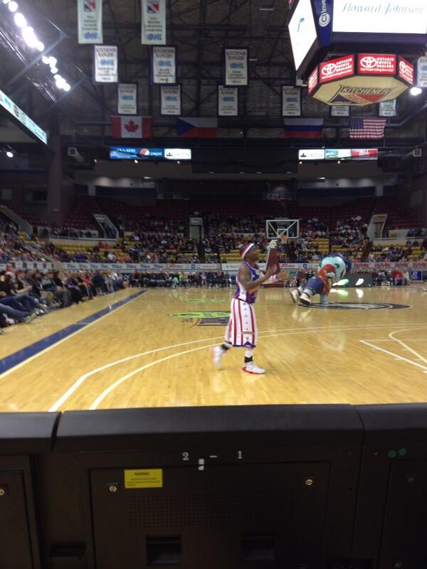 timsieders's tweet photo. Ah yeah #harlemglobetrotters in #Kitchener http://t.co/gJDOOcVdTY