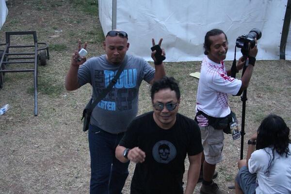 edieskobar's tweet photo. Ke backstage http://t.co/Q8h7UX3UeH