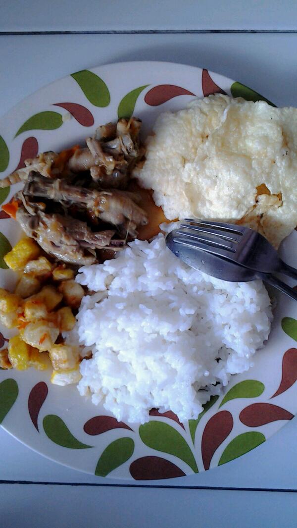 olla_gayo's tweet photo. Kali ini makan @CEKERDOWER level terong2an tetep enak juga apalagi dikasi bonus tahu beledag dower mangtapsss :D http://t.co/WJq2iOkQka