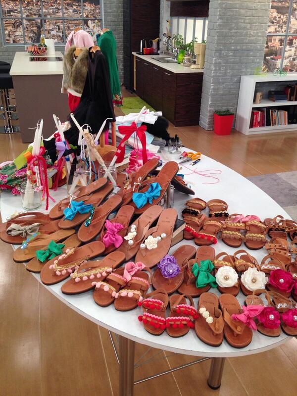 HappyDayAlphatv's tweet photo. Κάντε retweet και πέντε από εσάς κερδίζουν υπέροχα δώρα! http://t.co/rjMyDBTpN8