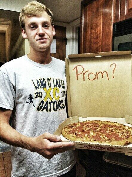 travisnich's tweet image. She's half way to Tx and still finds way to ask me to her Prom WITH free pizza... well played #yuss&amp;lt;3 @honestblueeyes