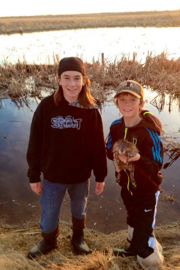 bigbuck4's tweet photo. I guess it's National siblings day ! http://t.co/PplVrwLavb