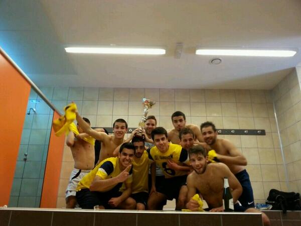 teamtopfc's tweet photo. Hoy el @teamtopfc se ha levantado con una copita de mas http://t.co/gXF7kaCTid