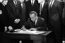 OnDisDate's tweet image. 1968- President Lyndon B. Johnson signs the 1968 Civil Rights Act.