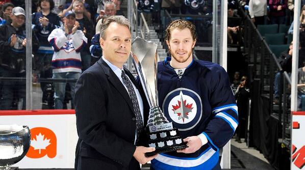 NHL's tweet image. FINAL (SO): @NHLBruins (1) - @NHLJets (2)
Recap: s.nhl.com/vFwFp