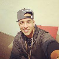 Adriimeliina's tweet photo. Hoy el #Concierto de mii #DaddyYanque ♥ :( sin poder ir http://t.co/L7tSSDJxS9