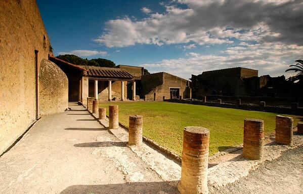 HerculaneumApp's tweet photo. #herculaneum Urban Baths. Palaestra http://t.co/5aYjQRFCH6