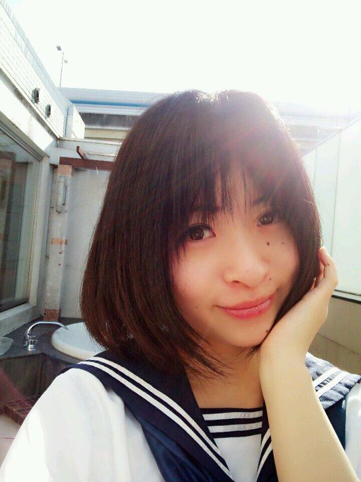 撮影中(*&acute;&omega;｀*)大好きなセーラー服♪ http://t.co/SG5gkBAPea