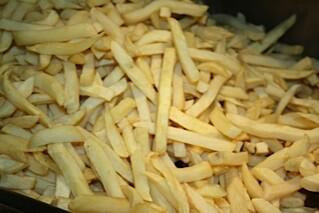 verguldenerpel's tweet photo. Vanmorgen weer lekker druk met alle voorbereidingen #friet #snacks #slaatjes #passie http://t.co/8YeNahvX7U
