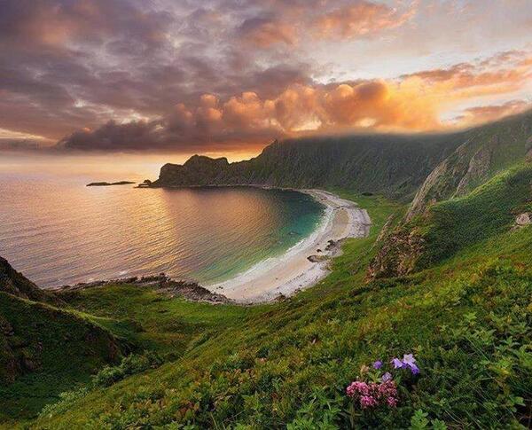 Gabriele_Corno's tweet image. Spring in Høyvika Beach on Andøya, Vesterålen, Norway #sunset #beach