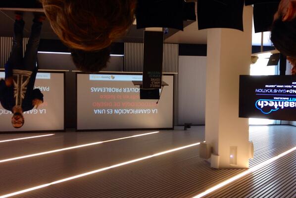 davidboix's tweet image. Dispuestos a aprender #gamification con @isidrorodrigo en #smashtech