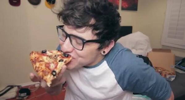 hellaO2L's tweet image. JC IN GLASSES MAKES ME WEAK