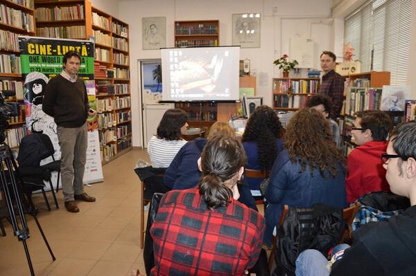bibmetbucuresti's tweet photo. Eveniment cinematografic la Biblioteca "Ioan Slavici". Este difuzat documentarul "Dupa Revolutie". http://t.co/FVnCXnTpQo