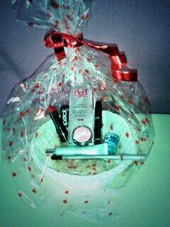 mercedestetica's tweet photo. SORTEOOOOOOO!!! Sigueme en Facebook, participa y llévate esta cesta.Mercedes Cabanillas 
Maquillaje &amp; Estética http://t.co/CTftGkJXI9