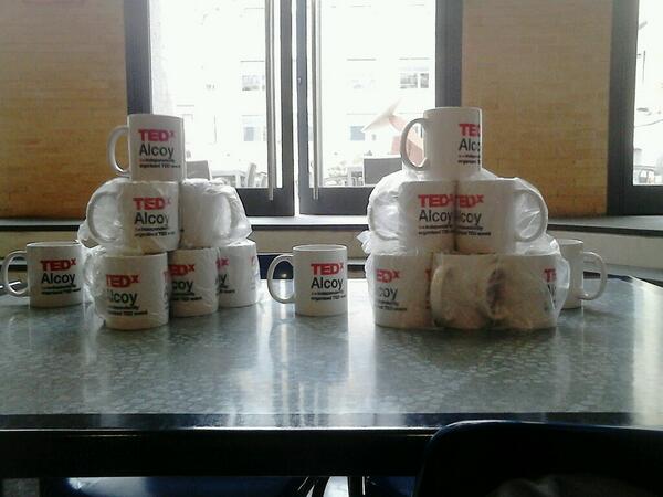 faranda_90's tweet photo. La @daepsa organizando en la Cafetería de la EPSA el streaming del #TEDxAlcoi http://t.co/XzmaYafuww