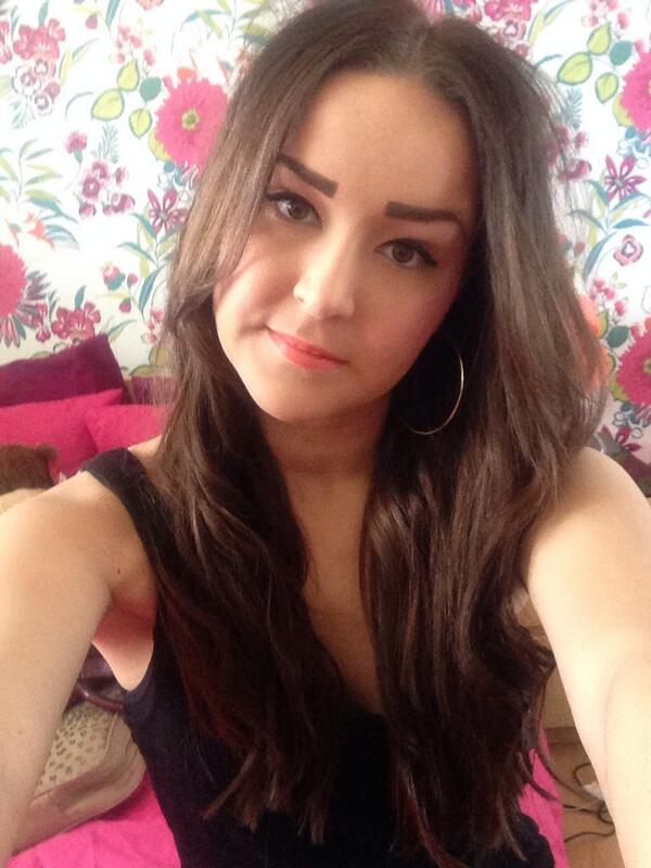 ShauniW_x's tweet photo. Happy Friday bitchezzzzz 😜 http://t.co/6gsJup1ksb