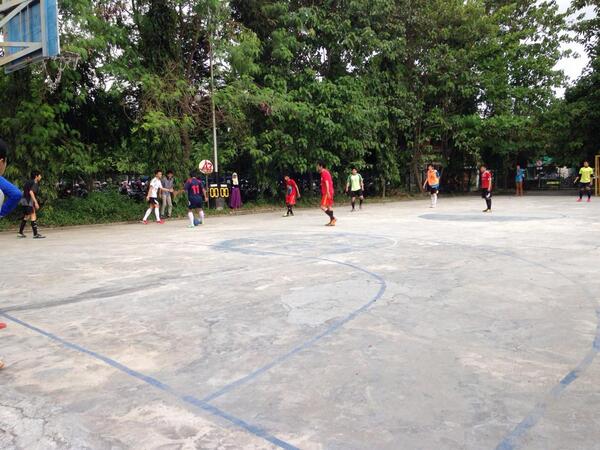 yak dimulailah pertandingan futsal pertama hari ini 2011-2012 <a href="/palladium11/">FKG UGM 2011</a> <a href="/FKGUGM12/">PRESIDENT</a>