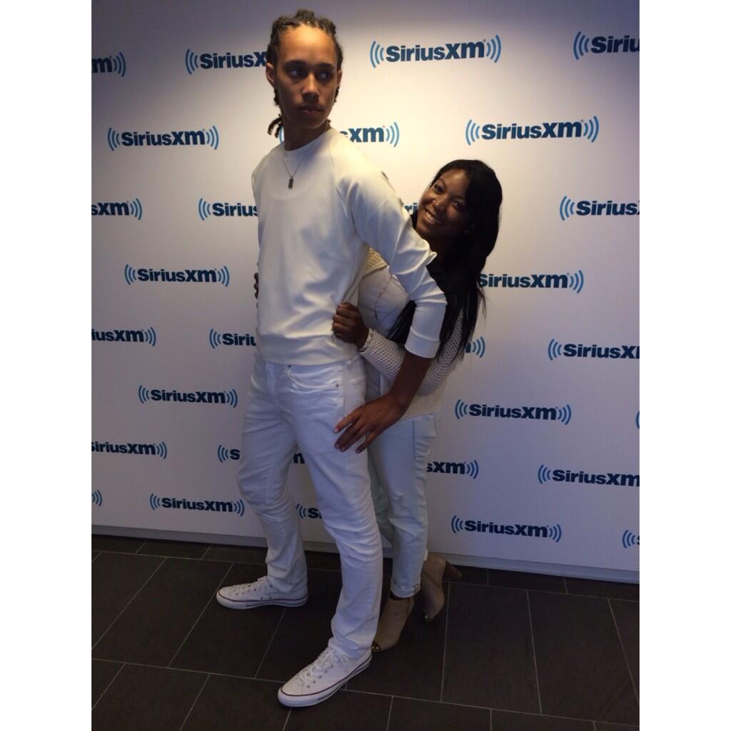 Brittney Griner Na Twitteru Me And The Baby Having Fun On This Book Tour Betrue Inmyskin Http T Co T2vgxvwbh0 Twitter