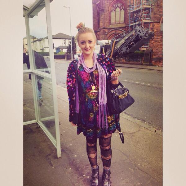 SarahGwrites's tweet image. Just for @roberta_sparrow. Got a stranger at the bus stop to take the snap #busstopstyle #firstbusfashionista