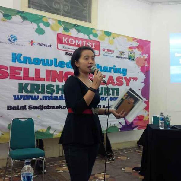KOMISISolo's tweet photo. Siapa dia ? Knowledge Sharing w/ Krishnamurti @KOMISI_Crew @KOMISI_BPN @Komisi_medan @AchmadRomeli http://t.co/SKTAdMcznH