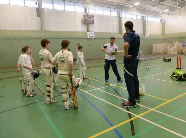 cricketcovwarks's tweet photo. Jim Troughton's masterclass on batting against pace was brilliant! Expert tips and tricks from the Bears skipper! http://t.co/9Acjaar0dN