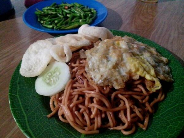 IklanBalikpapan's tweet photo. Babak Kedua ! Mie Gorengnya :3 #kulinerbpp #prapatan nasgornya enak, sesuai rekomendasi tmn2 barusan :) http://t.co/pFZbKGylKB