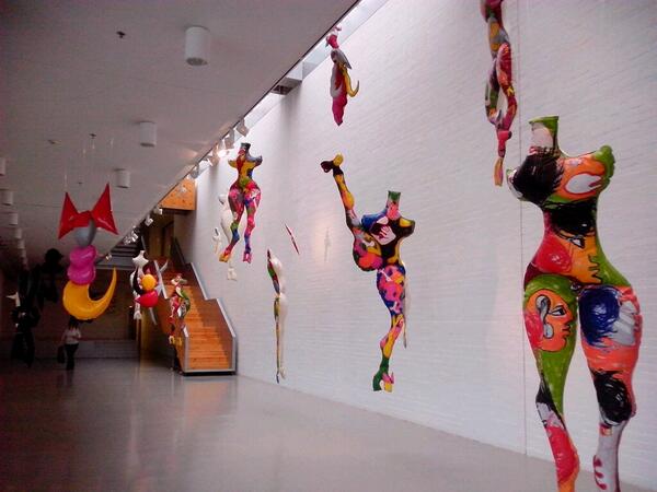 Visita a Mustang. Aprendiendo también fuera de las Aulas. Exposición en las oficinas. #MUIOL