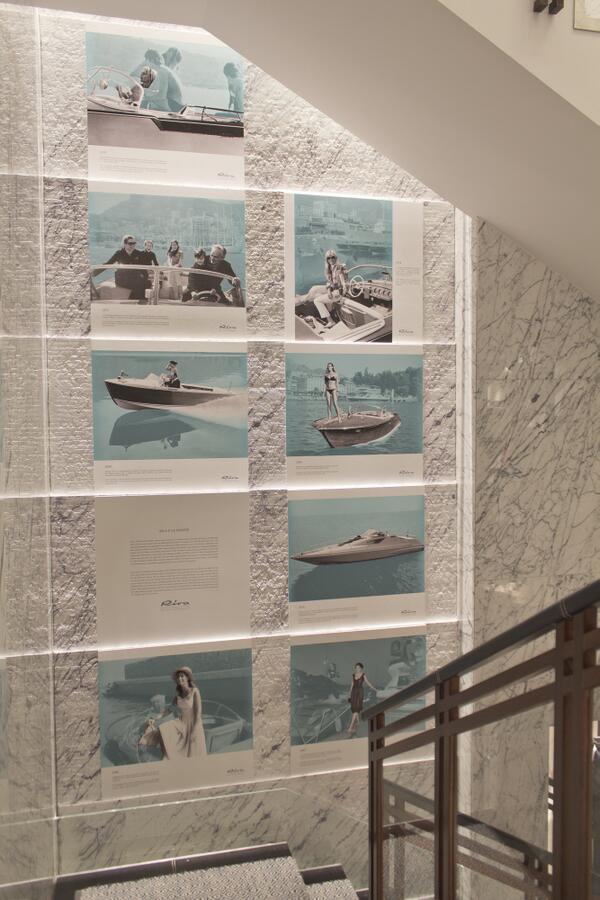 RivaYacht's tweet image. #RivaYacht @Larusmiani #Fuorisalone #Aquariva lamp and photo exhibition "Riva e le donne" ! Now in #Milan