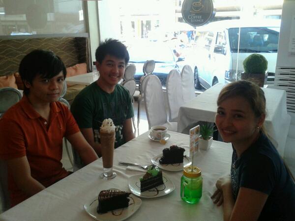 jojeoaminal's tweet image. a datw with my boysss... phew! #NationalSiblingsDay #feelkolang hahaha