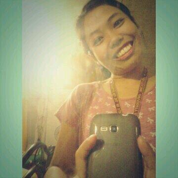 camaelustre's tweet image. Ngiti + maling angle + dirty salamin + liwanag =  #SummerProblem :\ :))