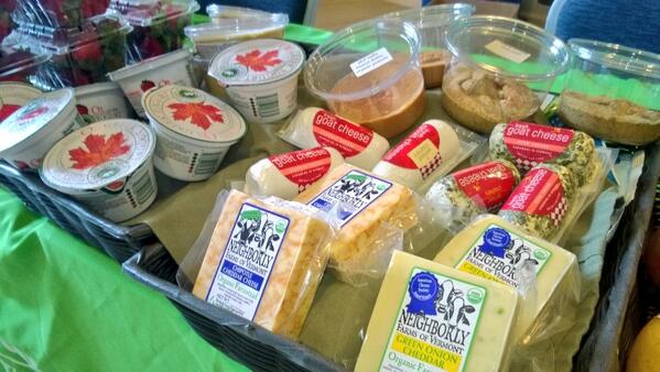 CC_FoodMarket's tweet image. Come stop at Cro and get delicous food!!