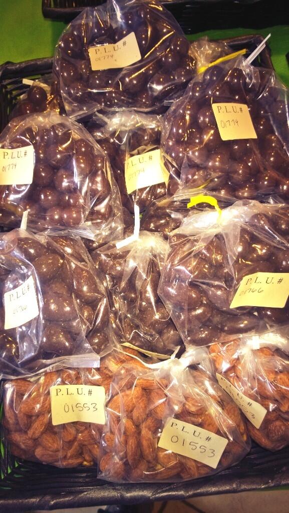 CC_FoodMarket's tweet image. Chocolate covered almonds#yum